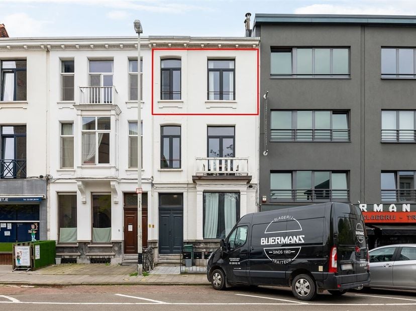 Gezellig appartement met 2 slaapkamers in de Pulhofwijk<br />
Ligging: Dit appartement is gelegen op de Strijdhoflaan, vlakbij het openbaar vervoer, w