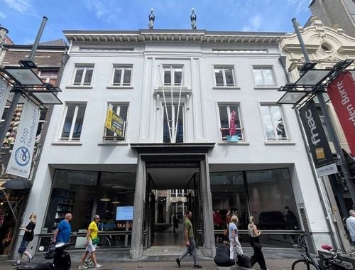                                         Bureaux à louer à Antwerpen, € 2.350
