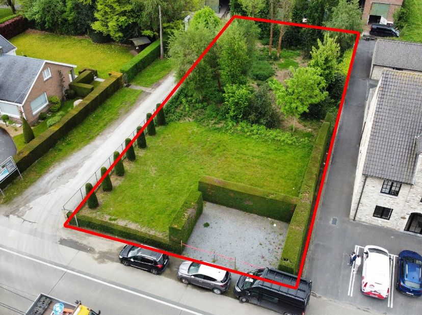Interessant perceel bouwgrond te koop nabij het centrum van Desselgem en gelegen aan de invalswegen van Waregem. Het perceel is bestemd voor zowel ope