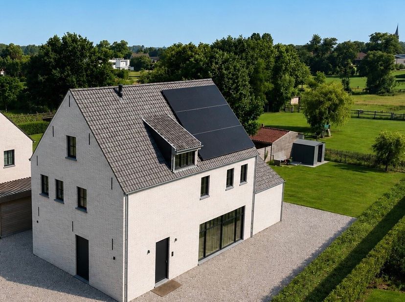 Deze alleenstaande woning is gelegen op een grondoppervlakte van 715 m² in de Mollestraat te Zarren (Kortemark).<br />
Deze tot in de puntjes afgewerk