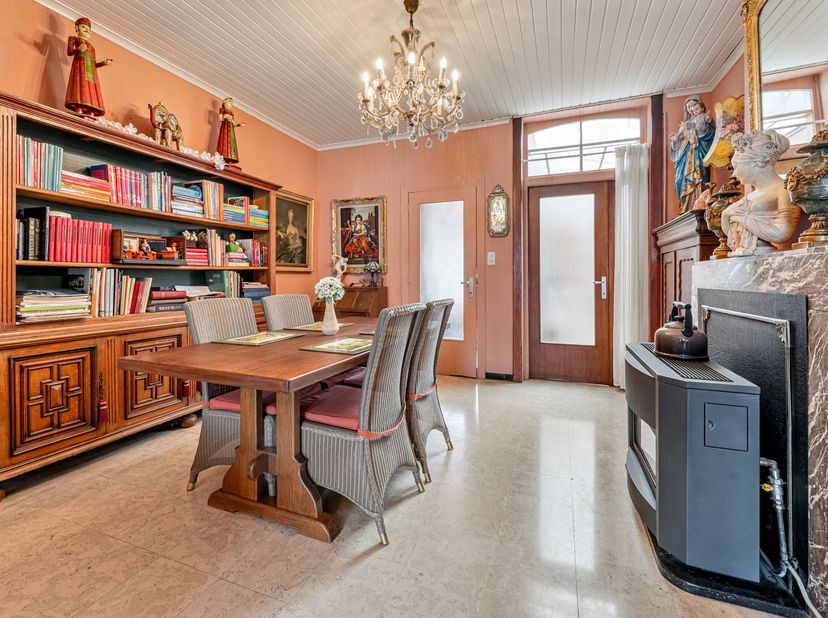 Betaalbare woning met veel potentieel en toffe tuin te koop in Lauwe<br />
Deze betaalbare woning in het hart van Lauwe biedt heel wat mogelijkheden v