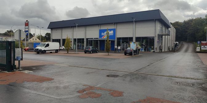 Bien professionnel à louer à 5651 Laneffe