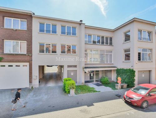                                         Bureaux à vendre à Woluwe-Saint-Lambert, € 495.000

