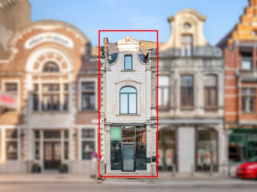 Karaktervolle erfgoedwoning op topligging tegenover de Sint-Gummaruskerk.<br />
<br />
In het historische hart van Lier, recht tegenover de iconische