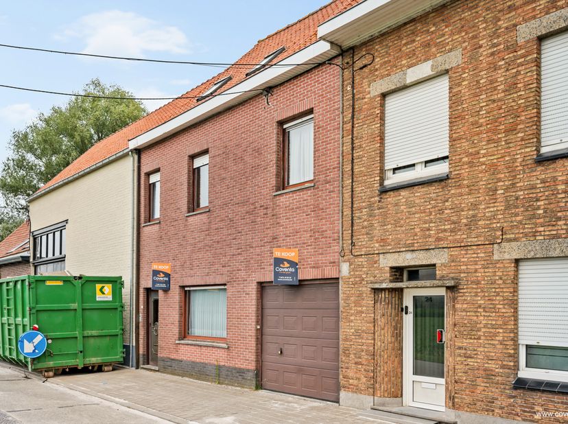 Bent u op zoek naar een ruime woning met potentieel in Heule (Kortrijk)? Dan is deze te renoveren gezinswoning, gelegen in de St.-Katharinastraat 26,