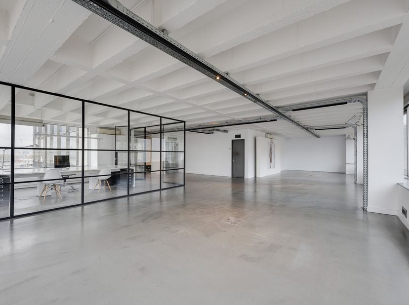 Anvers – Bureau/showroom de 160 m² avec vue panoramique sur le MAS<br />
À la Tavernierkaai, nous proposons à la vente un espace de bureau élégant d’e