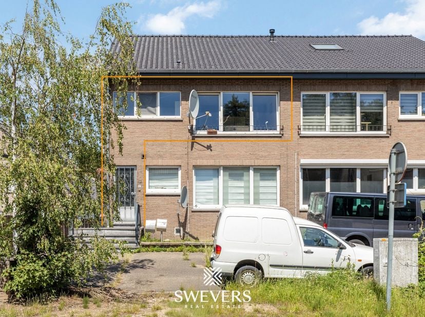 Voor meer info en fotos, surf naar www.swevers.be  Dit te renoveren appartement op de eerste verdieping aan de Koolmijnlaan 45 in Houthalen biedt een