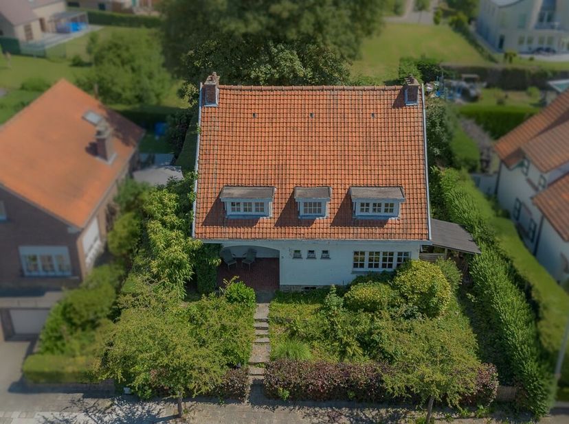 Instapklare open bebouwing in een rustige en groene omgeving te Zellik<br />
In de Wilde Rozelaan 5 te Zellik bevindt zich deze charmante en volledig