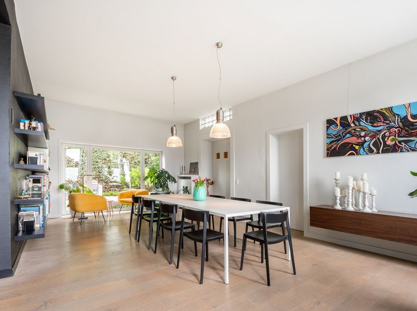 Ontdek deze uitzonderlijke ruime en karaktervolle burgerwoning te Lauwe, nabij het Preshoekbos. <br />
<br />
Wat deze woning bijzonder maakt:<br />
-