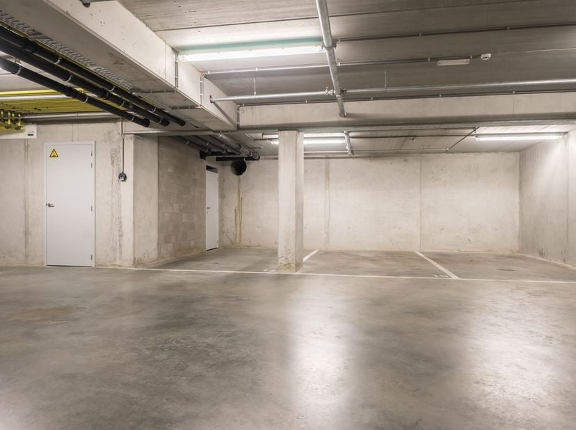 Ondergrondse autostaanplaats met autolift nabij centrum Mechelen <br />
Ondergrondse garage met autolift en autostaanplaats, gelegen in Residentie Fo