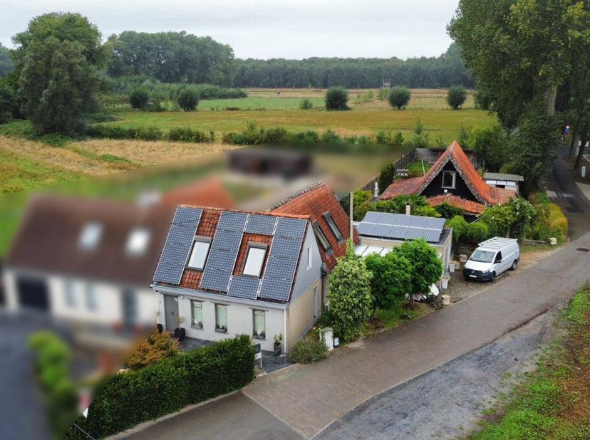 Charmante woning in Harelbeke, rustig gelegen in een groene en landelijke omgeving. Deze halfopen bebouwing ligt aan de grens met het Provinciedomein