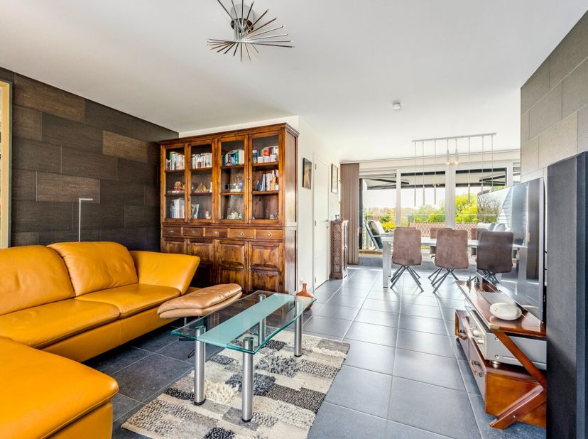 [[ DIT PAND NEEMT DEEL AAN DE ERA OPEN HUIZEN DAG OP 13/6 VAN 13:00 TOT 14:00 ]] Te koop: stijlvol appartement met 2 slaapkamers op korte afstand van