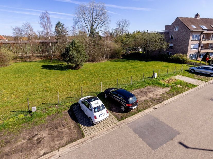 Bouwgrond voor OB op 6a66ca - 18m breedte<br />
<br />
Deze bouwgrond van 666m2 met een straatbreedte van 18m en een diepte van 37m is geschikt voor
