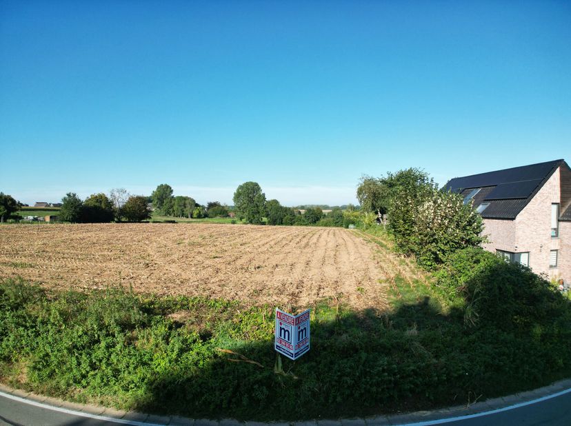Grond te koop in ,
                    7830 Bassilly