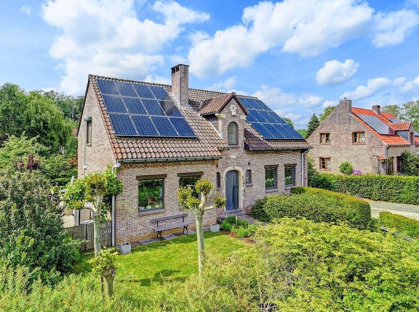 [[ DIT PAND NEEMT DEEL AAN DE ERA OPEN HUIZEN DAG OP 13/6 VAN 9:30 TOT 10:30 ]] Te koop: Open bebouwing in Hoog-Linden, rustig gelegen op het einde va
