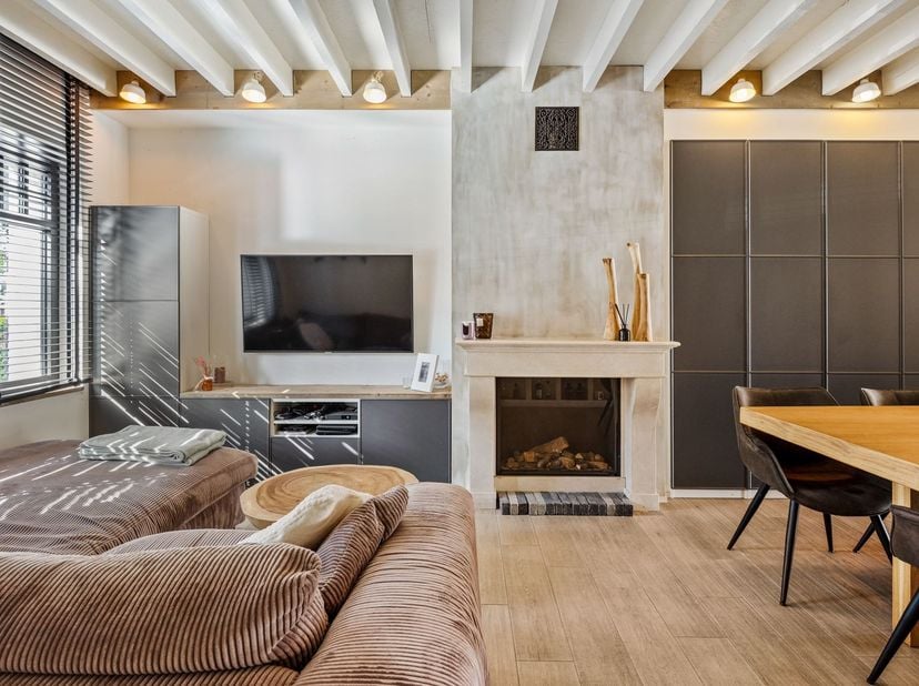 Instapklare, energiezuinige 3slpk woning<br />
<br />
De woning onderging een grondige renovatie rond 2017, waarbij ze werd aangepast aan de huidige