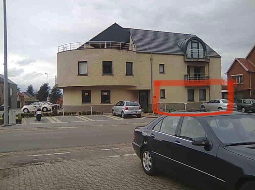 Gelijkvloers appartement in Opglabbeek te huur met 1 slaapkamer, berging, toilet en badkamer appart, verwarming op gas en 2 parkeerplaatsen vooraan. K