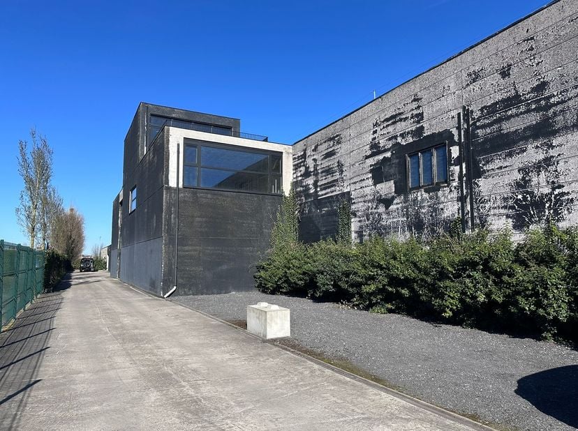 Bien professionnel à vendre
                    à 8630 Veurne