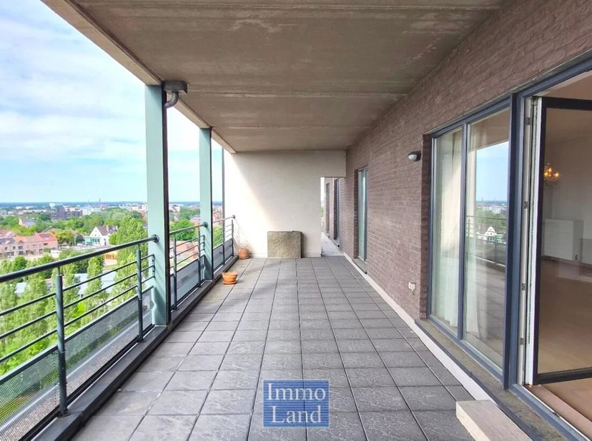 Kramerslaan 15 / Boerenkrijgsingel - Hasselt<br />
Ruim en energiezuinig appartement van 140 m2 met een groot terras van 40m².<br />
- Het appartement