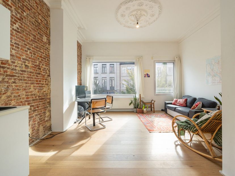 Op zoek naar een charmant en instapklaar appartement op een toplocatie in Antwerpen? Dit energiezuinige 1-slaapkamerappartement bevindt zich op de eer