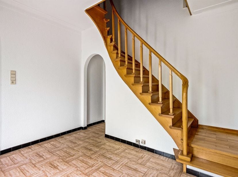 Maison à rénover à Brasschaat sur un grand terrain de 5.300m²<br />
Dans un excellent emplacement à Brasschaat, au Max Hermanlei 45, cette spacieuse m