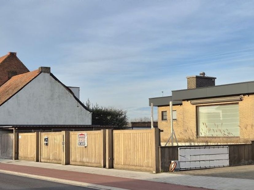 Startprijs bedraagt € 599.000,00. Elk prijsvoorstel vanaf deze prijs zal worden voorgelegd aan de eigenaars die zich het recht voorbehouden dat al dan
