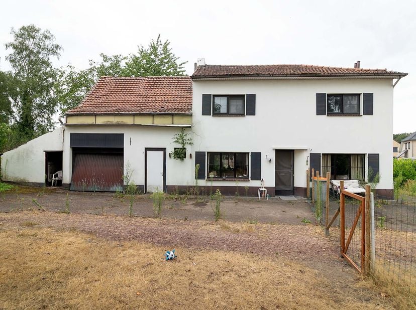Huis te koop in Kasteelstraat 36,
                    3670 Neerglabbeek