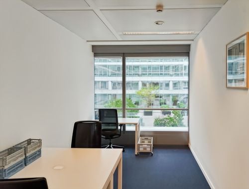                                         Bureaux à louer à Schaerbeek, € 819
