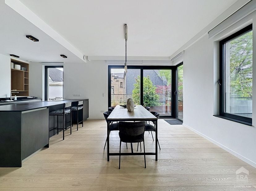 Brussel: Penthouse met terras te huur, gelegen in de wijk rond de Grote Markt. Dit penthouse met 2 slaapkamers van 120m² (bruto oppervlakte EPB) ligt