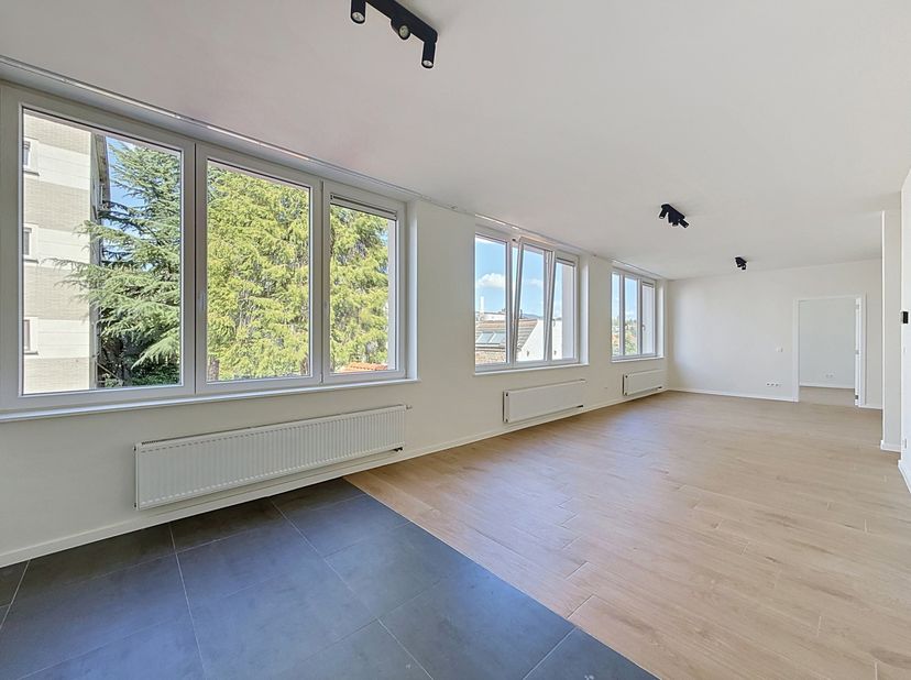 Appartement te koop in ,
                    1180 Ukkel