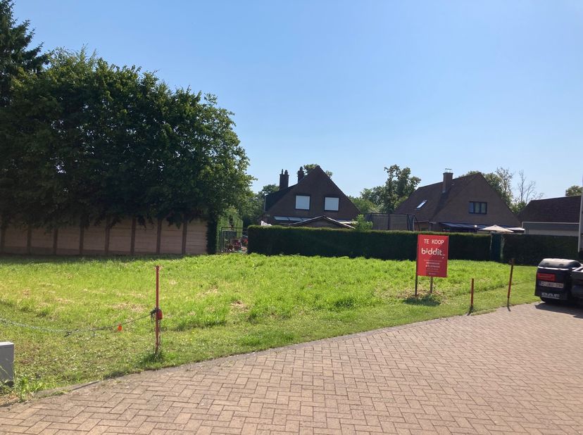 PERCEEL GROND IN BOUWZONE TE MEISE<br />
<br />
Interessante opportuniteit in het centrum van Meise (Wolvertem): perceel grond gelegen in bouwzone met