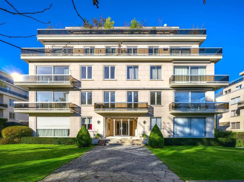 Bien présenté par Carla Rodriguez : 0494 07 97 54 / carla.rodriguez@victoire.be<br />
Victoire Junot vous propose, un superbe appartement situé dans u
