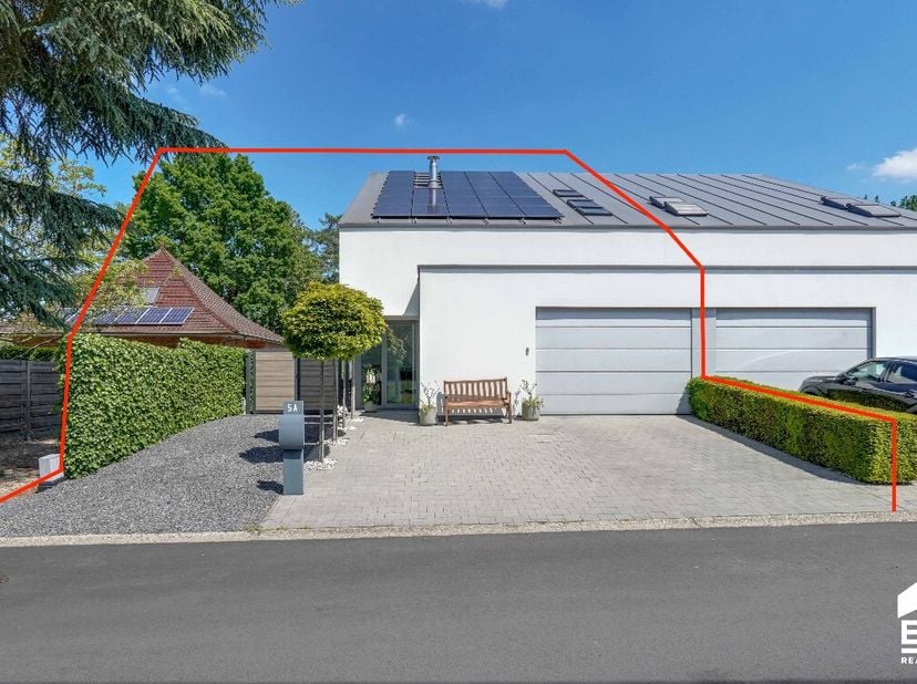 [[ DIT PAND NEEMT DEEL AAN DE ERA OPEN HUIZEN DAG OP 13/6 VAN 14:30 TOT 15:30 ]] Deze architecturale én energiezuinige woning (EPC label A) met 3 slaa