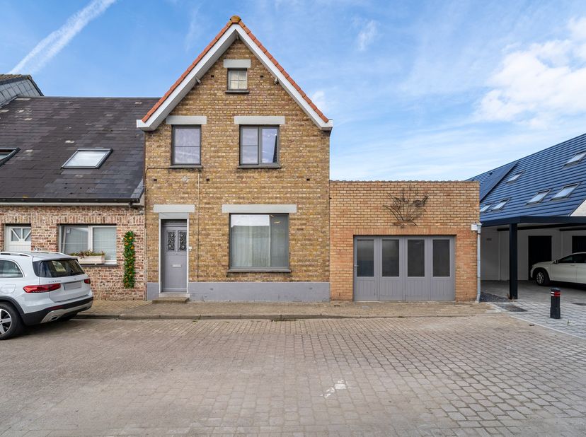 Huis te koop in Hoveniersstraat 17,
                    8630 Veurne