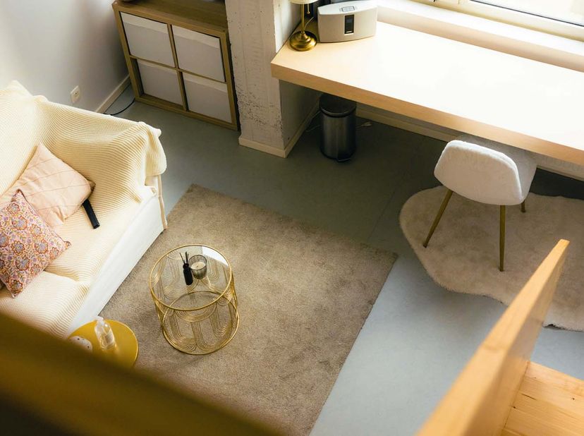 Lichtrijke studentenkamer met eigen badkamer.Deze gezellige ruimte van 32 m² is perfect ingericht als uitvalsbasis voor studenten. Met 4 meter hoge pl