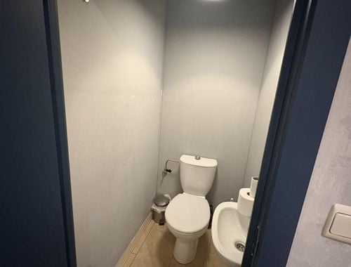                                         Magazijn zonder bureel te huur in Hechtel, € 250
