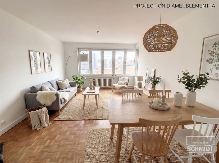 IMMOSCHMIDT (Ref. 18894) - ETTERBEEK(Quartier Roi Vainqueur) - ONTVANGBAAR: Zeer mooie lichte flat van +/- 80m² gerenoveerd in 2023. Het bestaat uit e