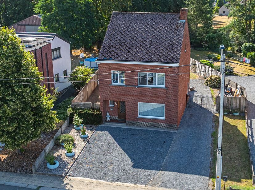 Ben je op zoek naar een woning die je volledig naar eigen smaak kan renoveren? Dan is deze woning aan de Oude Pastorijweg 16 in Keerbergen zeker het o
