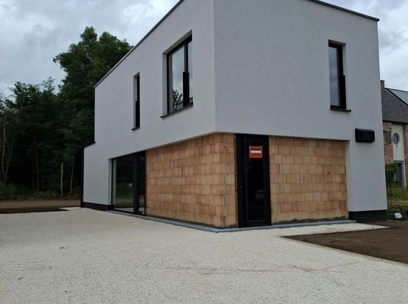 Laatste 2 wooneenheden.<br />
<br />
Spreekt modern, hedendaags en duurzaam wonen in een rustige omgeving u aan? Dan stel ik u graag deze BEN-woningen
