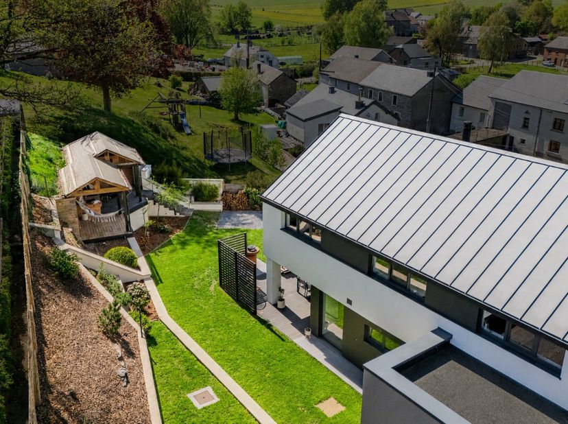 ERA B-LUX vous propose cette propriété contemporaine située à Cobru, dans la commune de Bastogne.Construite en 2020, cette habitation bénéficie d'un p