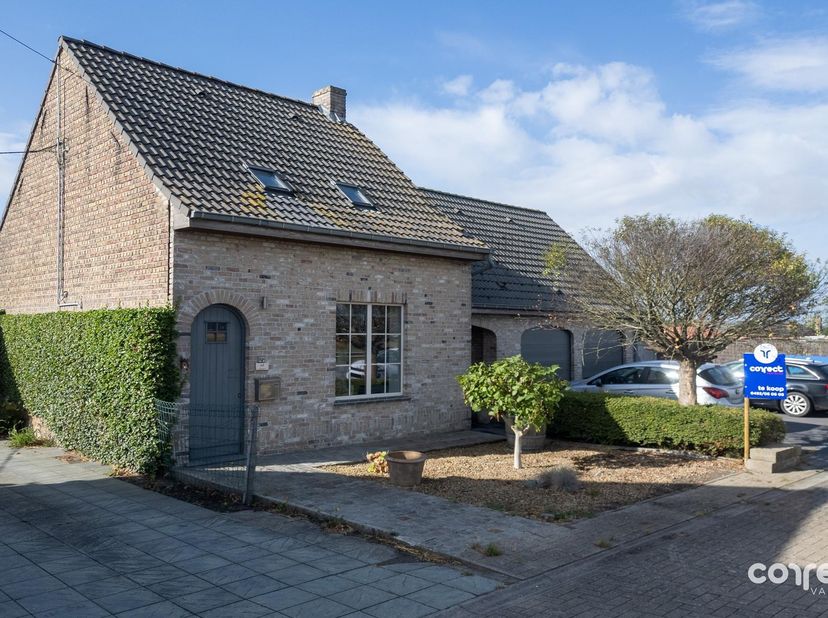 Landelijk gelegen woning op ruim perceel nabij de kust.<br />
<br />
STARTPRIJS: Elk bod boven deze startprijs, wordt voorgelegd aan de eigenaars, d