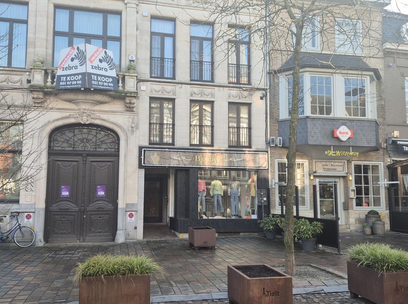 Bien professionnel à louer
                    à 8700 Tielt