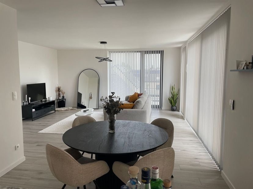 Zeer energiezuinig appartement met 2 slaapkamers, terras en autostaanplaats op toplocatie in Heist-op-den-Berg<br />
<br />
Ligging:<br />
Rustig g
