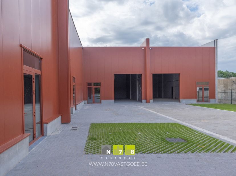 UNIT 12 GELEGEN IN BEDRIJVENPARK MANEBORN TE MAASMECHELEN.<br />
ALGEMEEN<br />
Dit nieuwe bedrijvencomplex omvat 2 fases met in totaal 23 KMO-units.