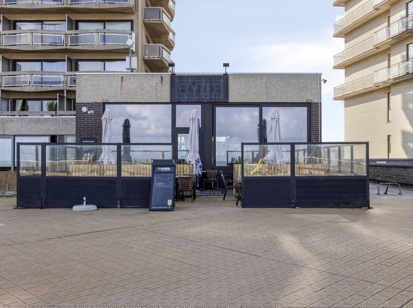 Entreprise hôtelière louée branchée « Elysee » à vendre sur le Zeedijk à Ostende.<br />
<br />
Disposition :<br />
- Entreprise hôtelière avec 64 plac