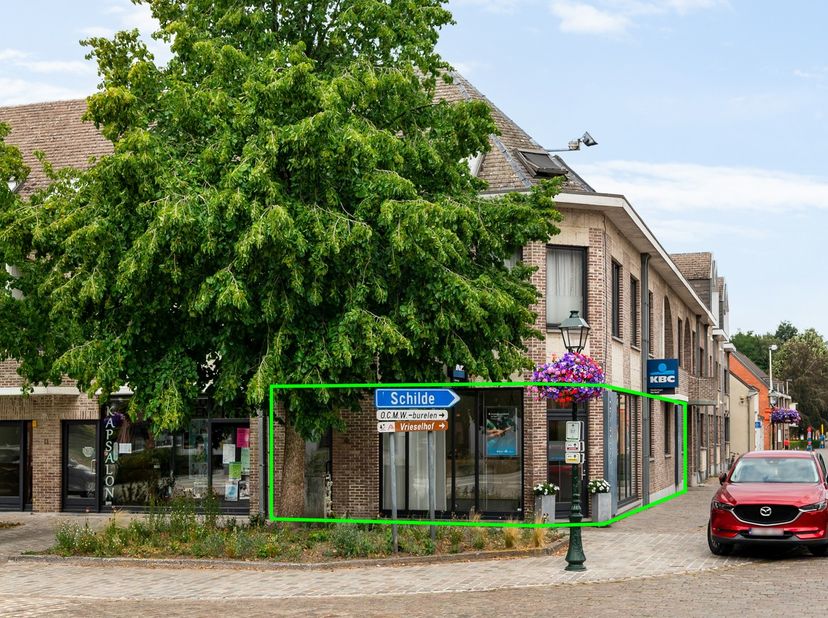 Bien professionnel à vendre
                    à 2520 Oelegem