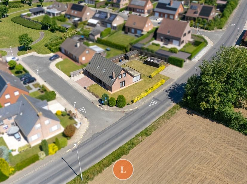 Huis te koop in Memlinglaan 2,
                    8890 Moorslede