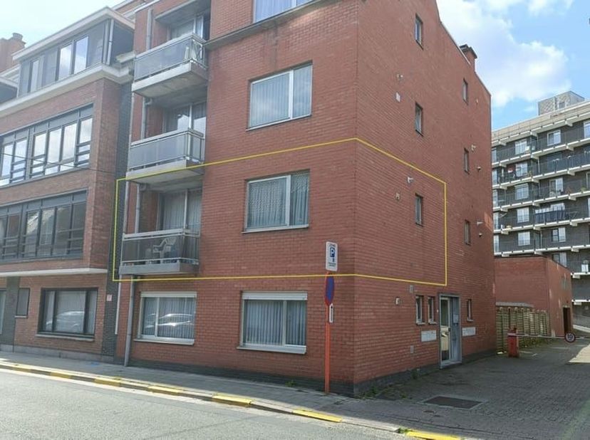 Dit charmante appartement op het 1ste verdiep te Deinze, nabij centrum en station is ideaal voor zowel eigen bewoning als interessante investering, da