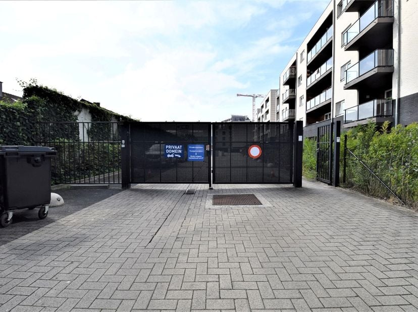 Garage à louer
                    à 9000 Gent