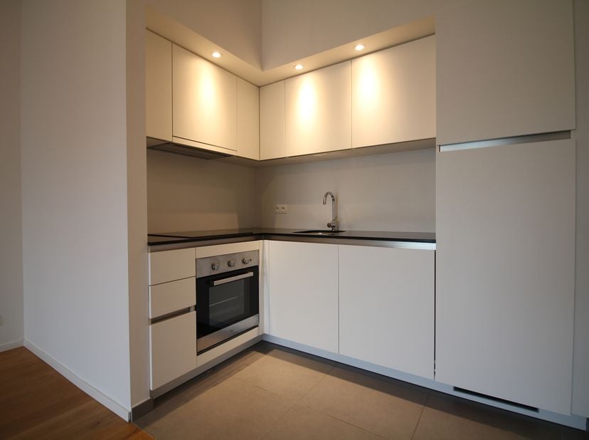 Idéalement situé dans la belle commune de Woluwe-Saint-Lambert, cet appartement 1 chambre de 65 m² se compose comme suit : hall d'entrée, WC séparé, s